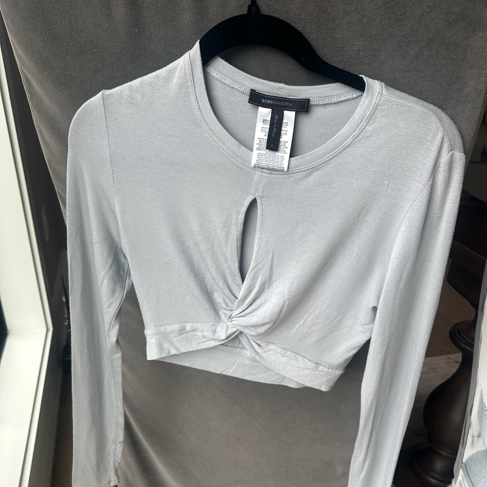 BCBGMaxAzria Light Gray Keyhole Twist Top